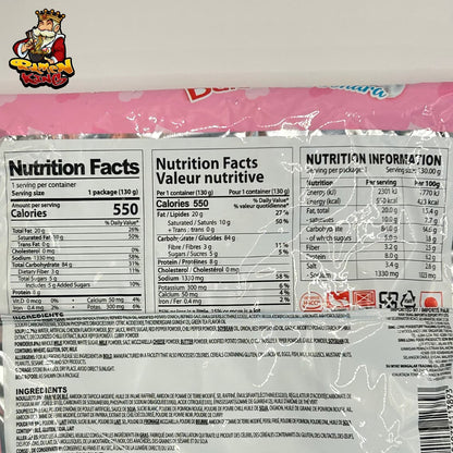 Nahaufnahme des Nährwertetiketts auf der Rückseite einer Packung Buldak Ramen Carbonara. Angegeben sind pro Portion: 550 Kalorien, 20 g Fett, 84 g Kohlenhydrate, 8 g Protein und 1.330 mg Natrium.